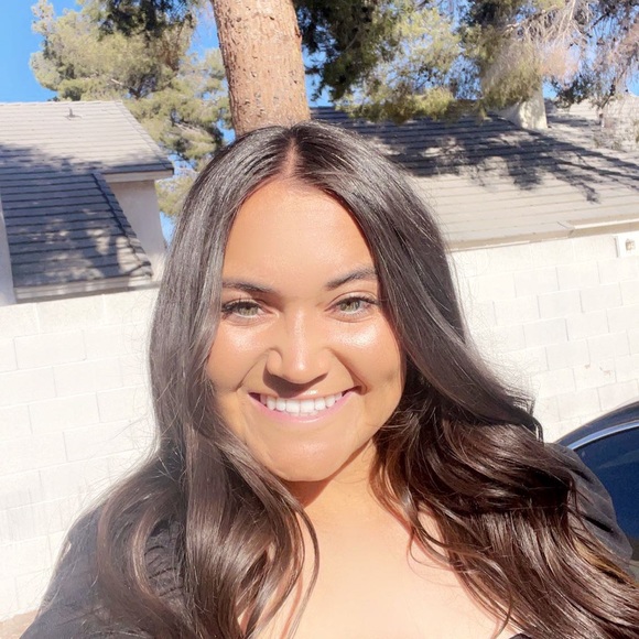 Meet your posher! - Picture 3 of 4